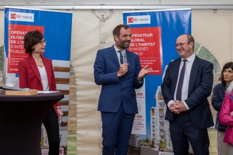 Le Maire prononçant son discours 