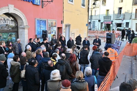 Le Maire faisant son discours de lancement des travaux.