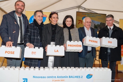Pose de la première pierre de Balmes II.