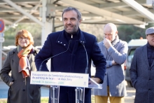 Michaël Delafosse lors de son discours pour l'inauguration des ombrières photovoltaïques du parking de la piscine Alex Jany