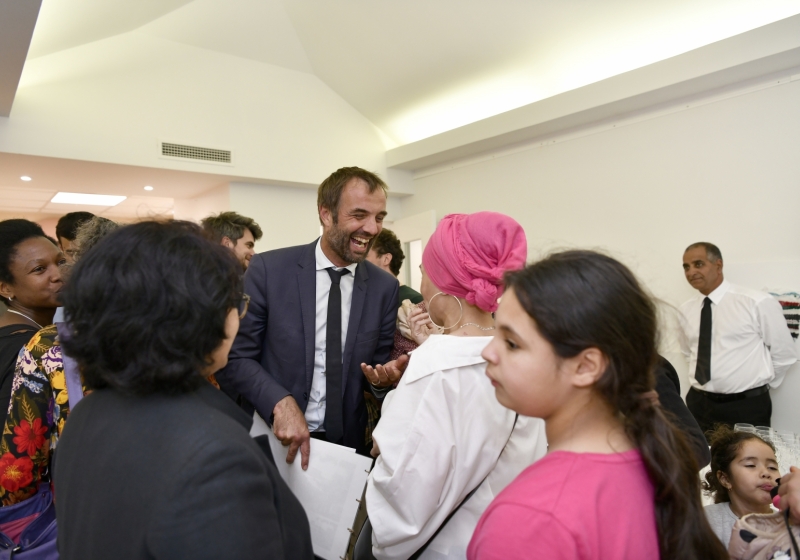 Photo de Michaël Delafosse lors de l'inauguration de l'association Tin Hinan
