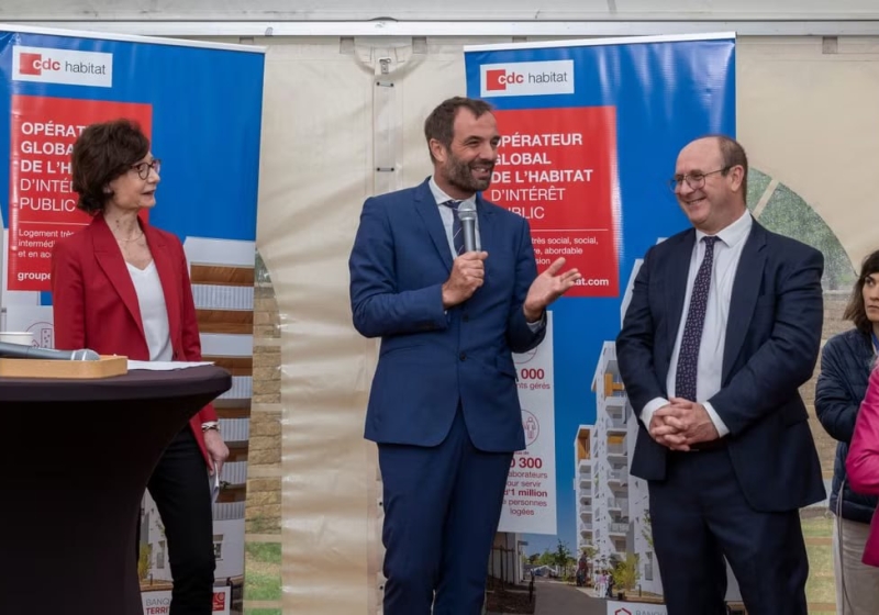 Le Maire prononçant son discours 