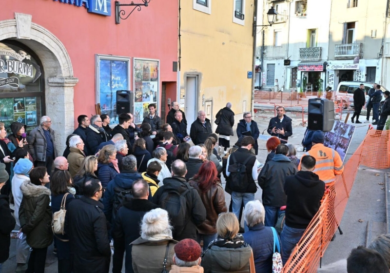 Le Maire faisant son discours de lancement des travaux.